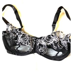 Cacique lacey demi bra.